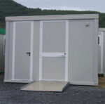 bloque sanitario pmr nuevo con wc pmr, lavabo pmr, wc estándar y lavamanos - Imagen 5