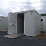 bloque sanitario pmr nuevo con wc pmr, lavabo pmr, wc estándar y lavamanos - Imagen 3